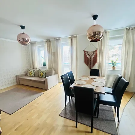 Apartman Przestronny *